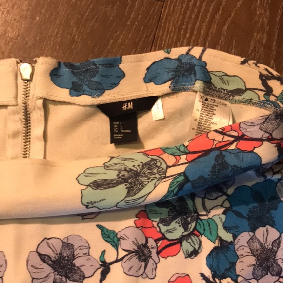 White floral bodycon skirt - Picture 3 of 3